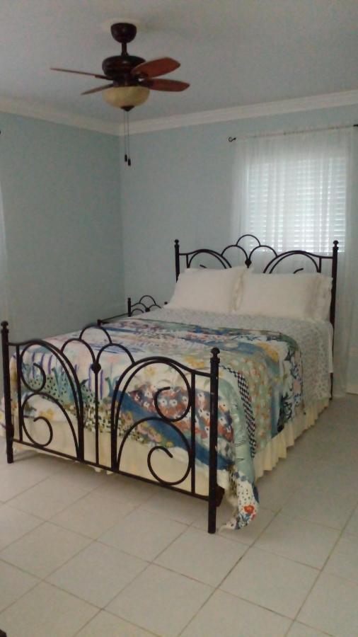 Lynn'S Cozy Cottage Νασάου Εξωτερικό φωτογραφία